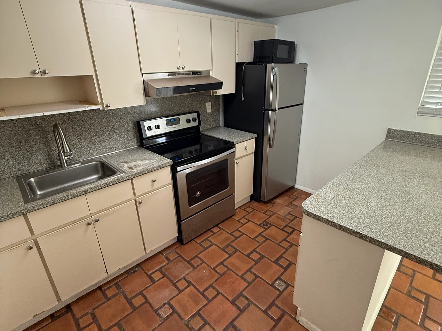 1 bed, 700 sqft, $1,700 — Photo 2