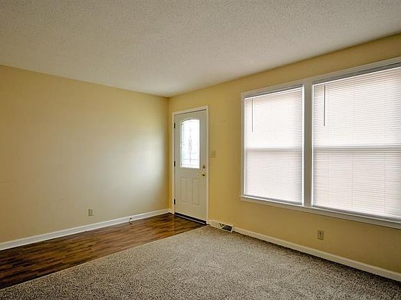3rd image of 174 Taft Dr