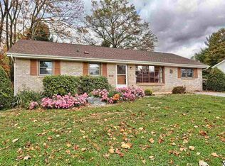 16 Shirley Ln, Boiling Springs, PA 17007