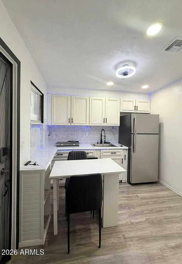 1 bed, 1.0 bath, 136 sqft, $1,200 — Photo 4