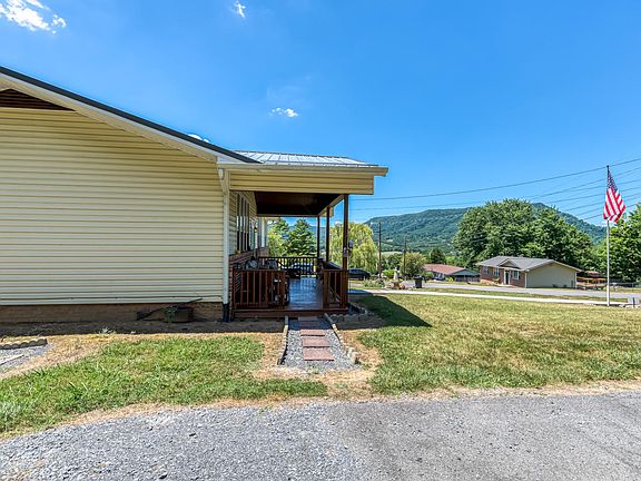 5th image of 132 Valley View Dr