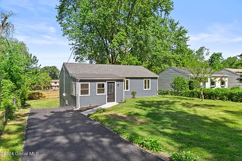 2nd image of 1011 9th Avenue