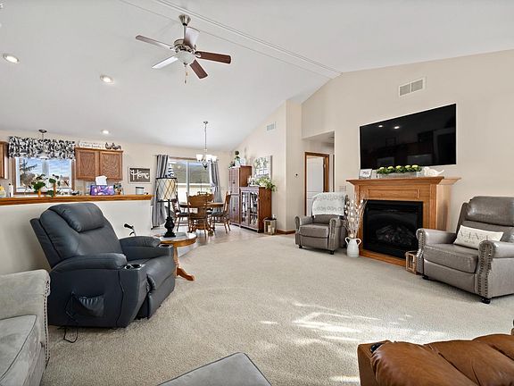 5th image of 72 Whitney Dr