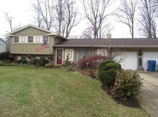 862 Harris Rd, Sheffield Lake, OH 44054