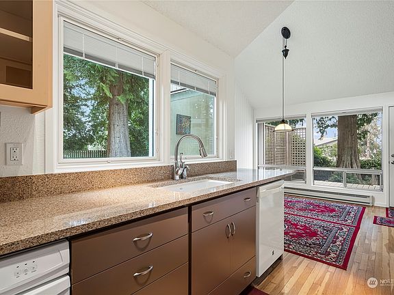 5th image of 495 Robinwood Drive NE
