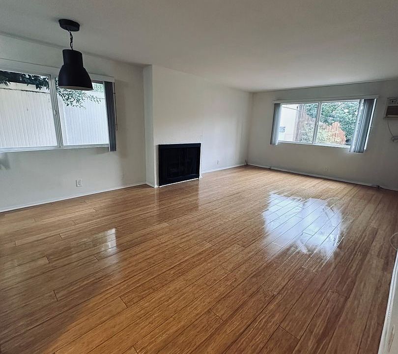 1st image of 1000 N Doheny Dr APT 106