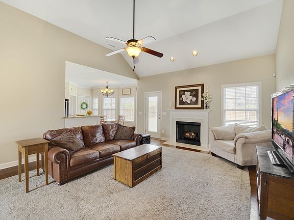 3rd image of 204 Kiley Ct