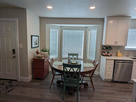 4th image of 405 SW 23rd St