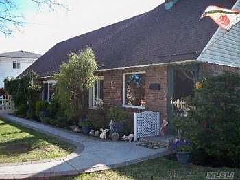 1st image of 10 Fisher Ln