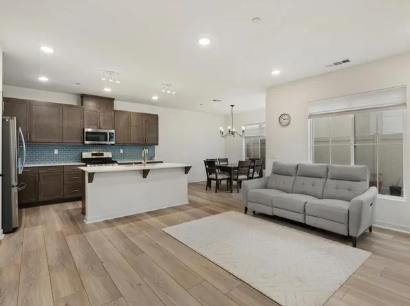 227 Canopy Trails Pl, Fallbrook, CA 92028