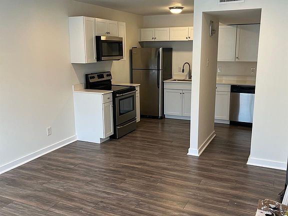 3rd image of 2902 Douglas Ave Unit 210