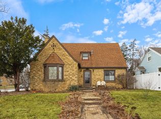 350 Vandalia St, Elgin, IL 60123