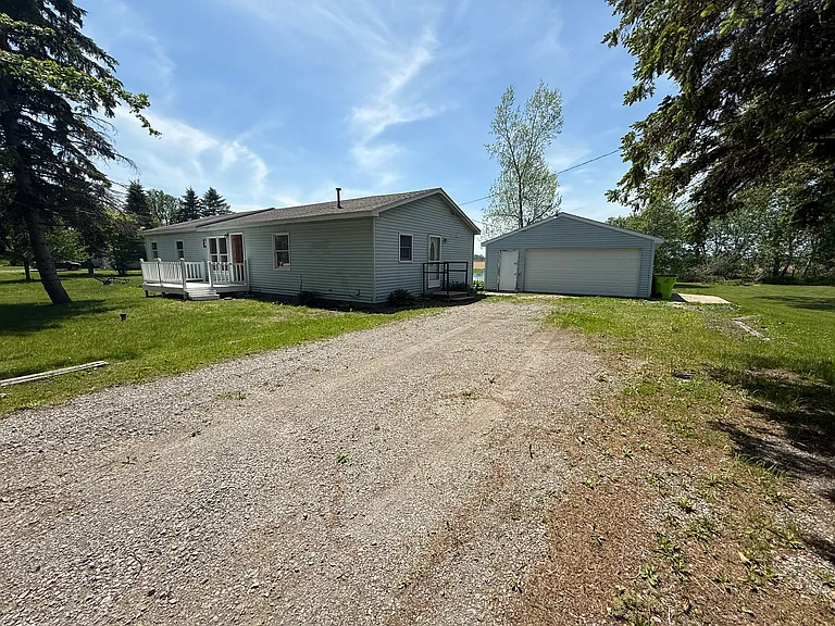 1442 Eleven Mile Rd — Photo 13