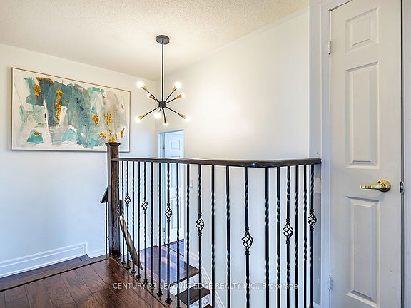 4th image of 14 Guildwood Dr