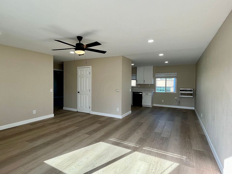 1st image of 321 Waverly Pl #10