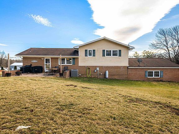 2nd image of 40 Earhart Ln
