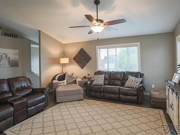 3rd image of 3101 W Courtyard Ln