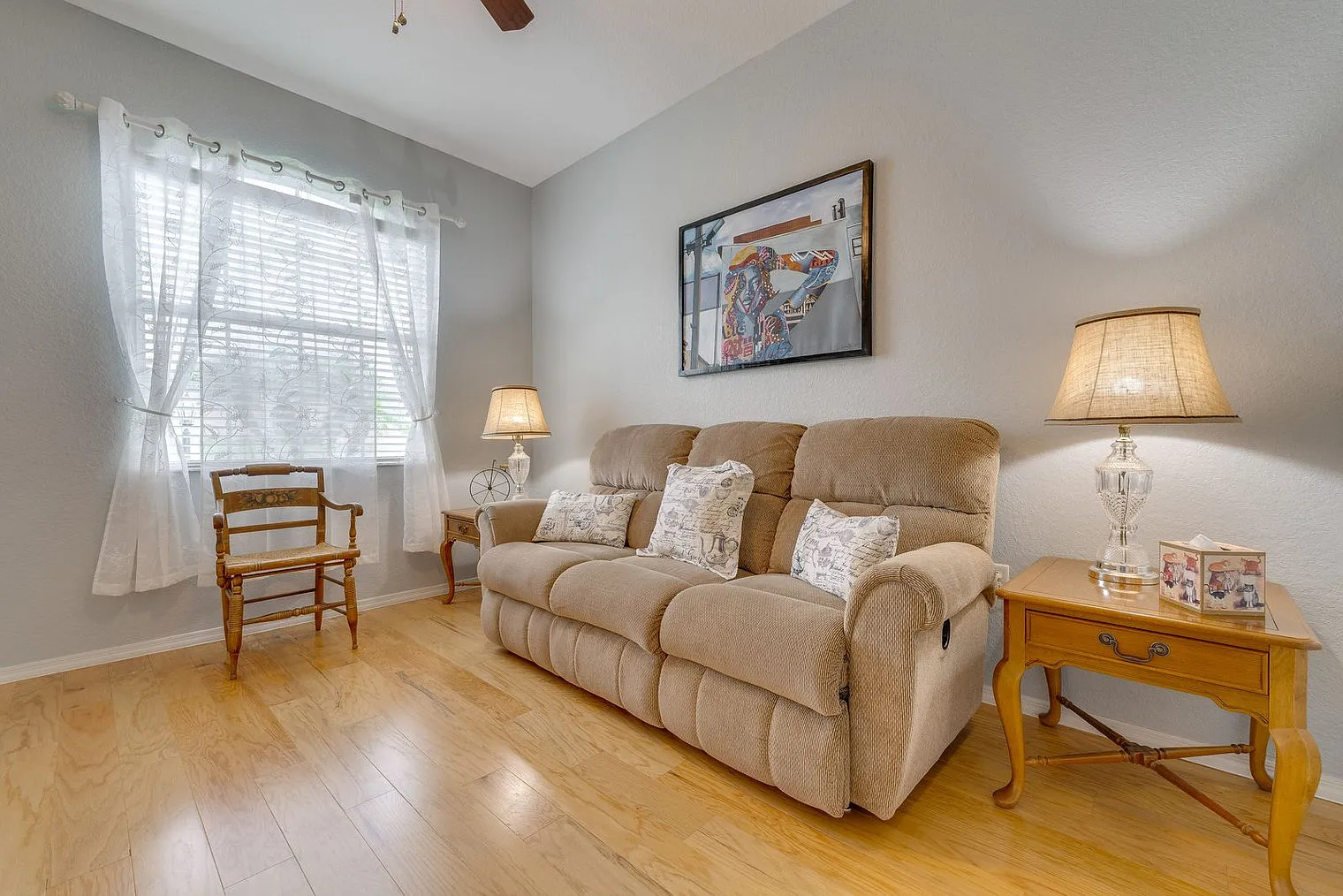 4 bed, 3.0 bath, 2454 sqft, $4,741 — Photo 4