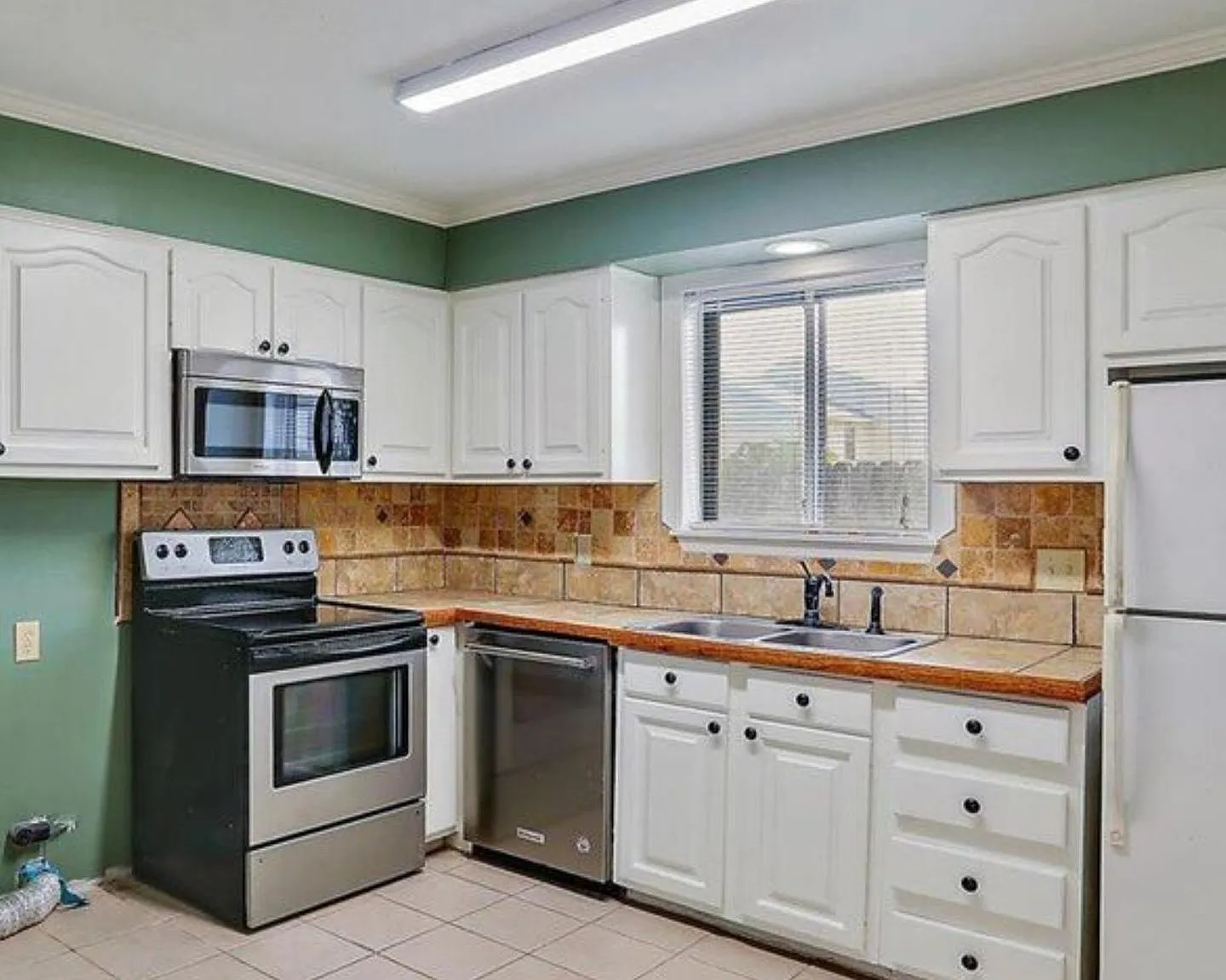 2 bed, 1.5 bath, 1022 sqft, $1,575 — Photo 2