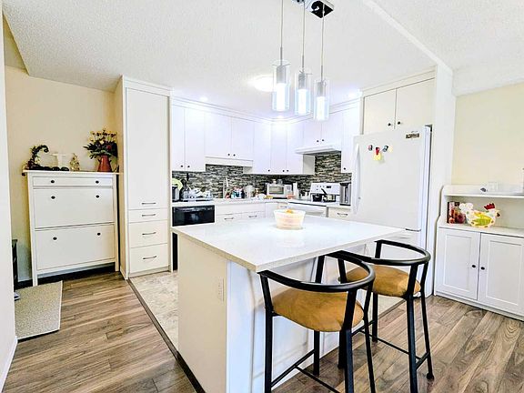 4th image of 2211 29th St SW #217