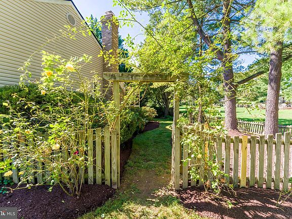 3rd image of 2663 Yukon Rd