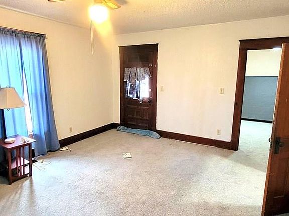4th image of 511 E Parmenter St