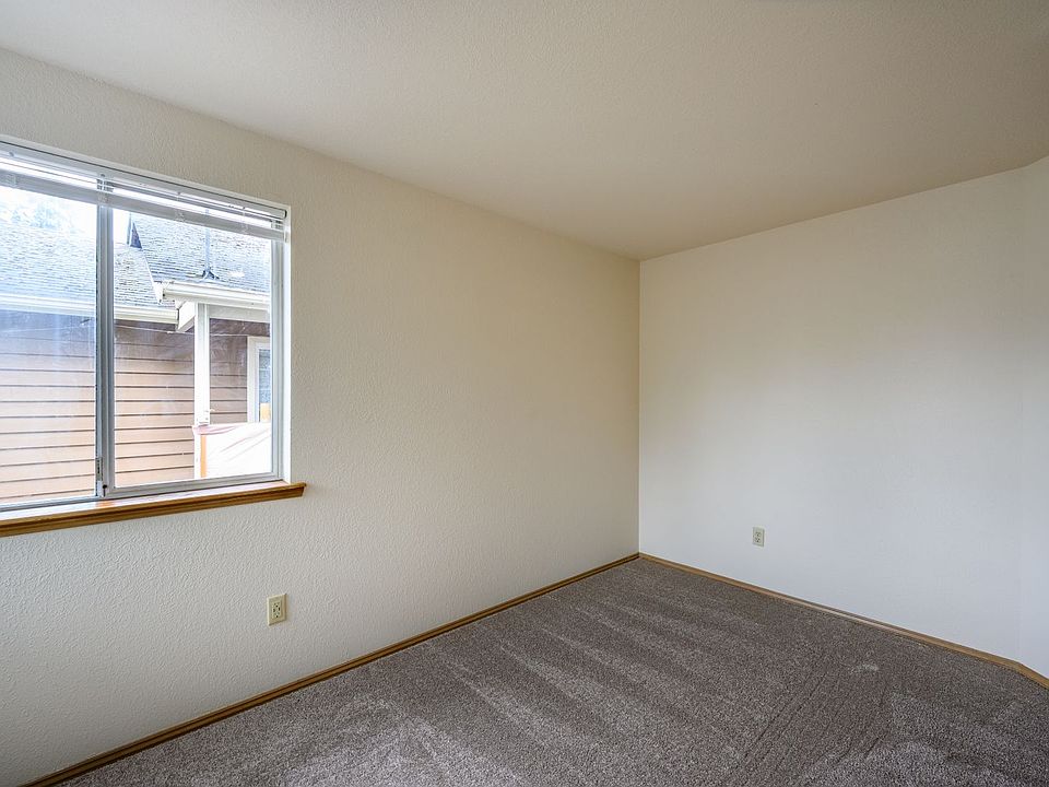 1st image of 11529 12th Ave NE