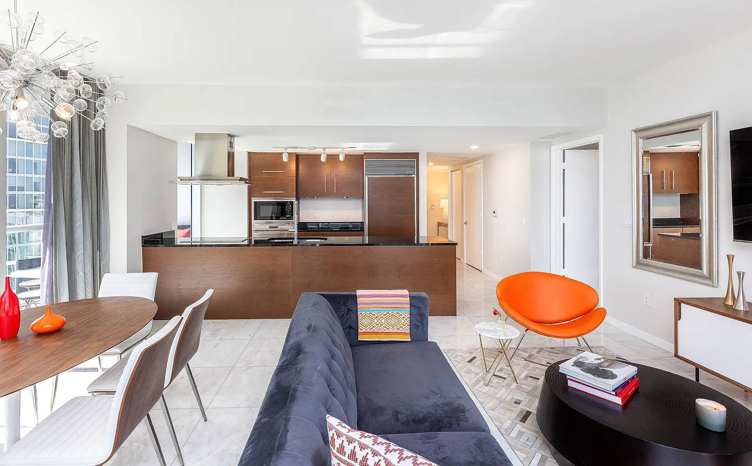 2 bed, 2.0 bath, 1377 sqft, $5,163 — Photo 2
