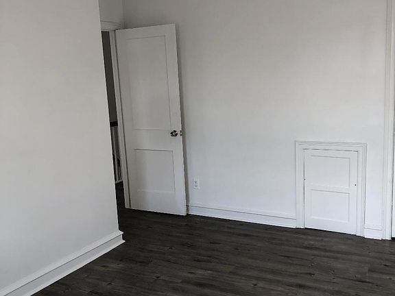2nd bedroom ,lot of space with cloth set