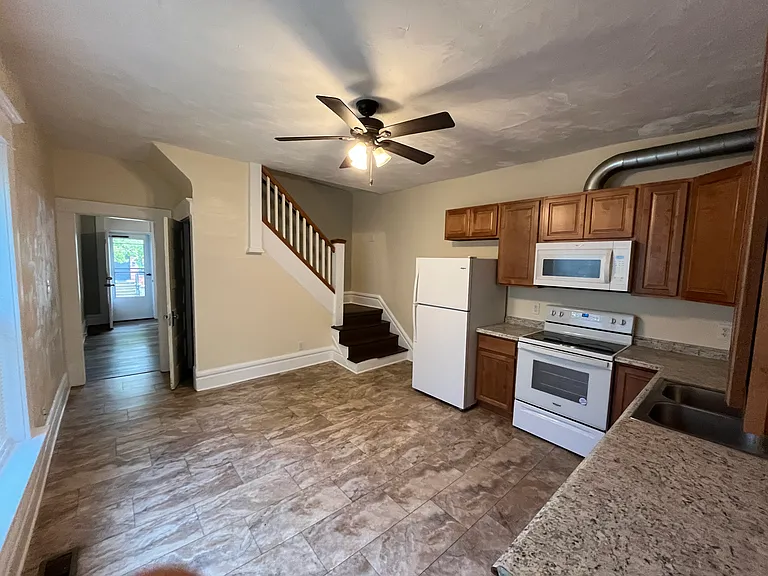149 N Guilford Ave — Photo 3