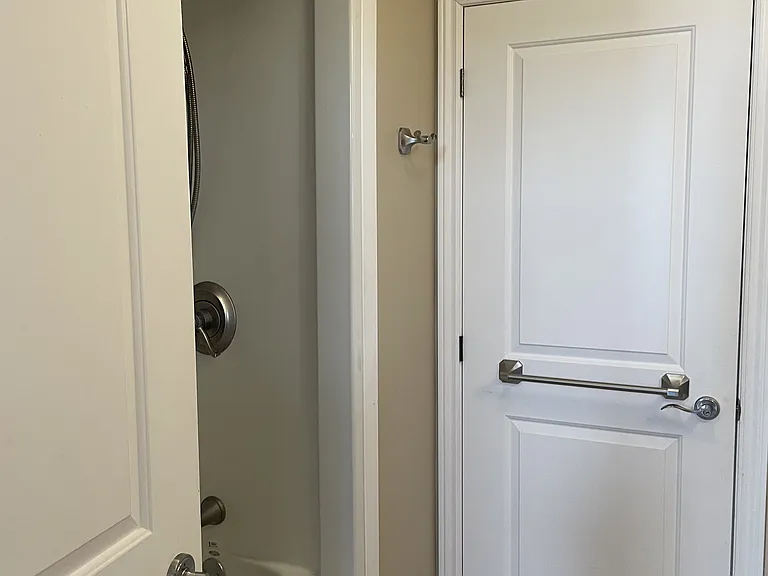 179B The Queensway S — Photo 17
