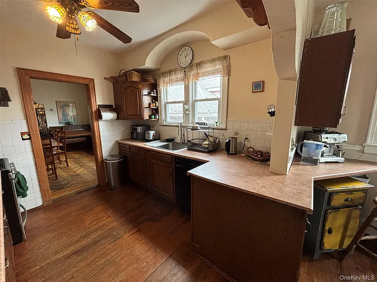 329 E Chester St — Photo 10