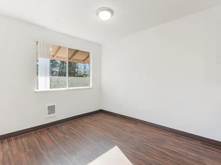 Rockwood Park Apartments — Photo 8