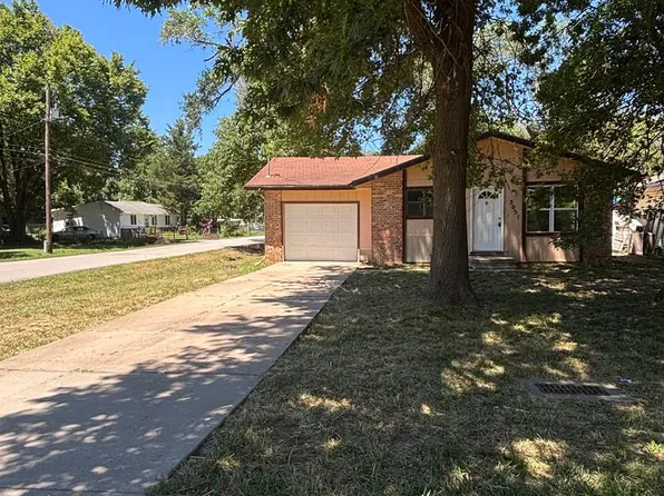 3031 W Pacific St, Springfield, MO 65802