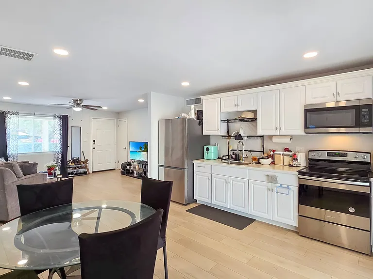 8012 W Highland Ave — Photo 9