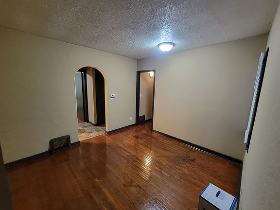5th image of 401-407 N Dewey St