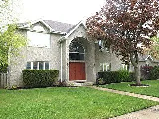 6735 N Kenton Ave photo 1
