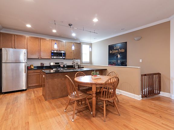 5th image of 6817 N Lakewood Ave APT 1W