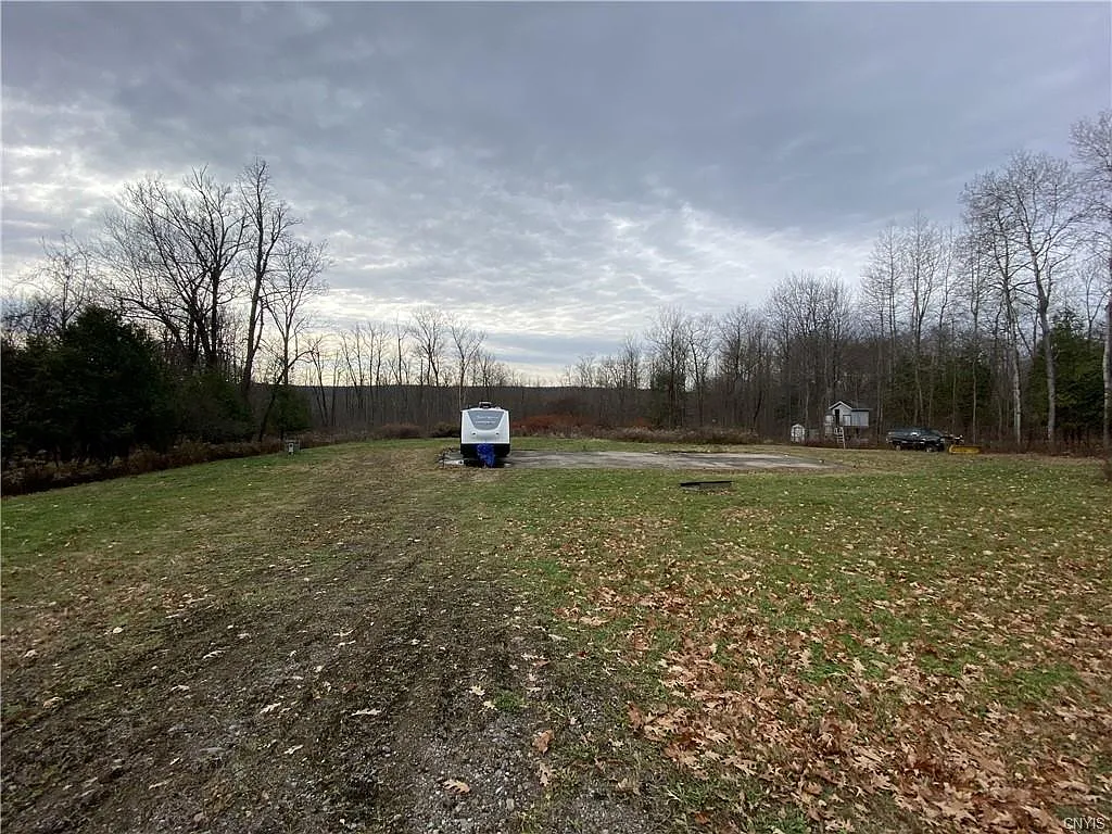 734 McKennan Rd photo 1