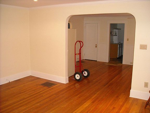 4th image of 101 Olive St
