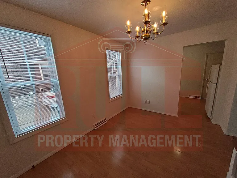 512 E Atlantic St — Photo 6