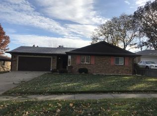 612 Parkside Dr, Rockford, IL 61108