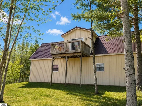 2856 Valley Rd NW, Kalkaska, MI 49646