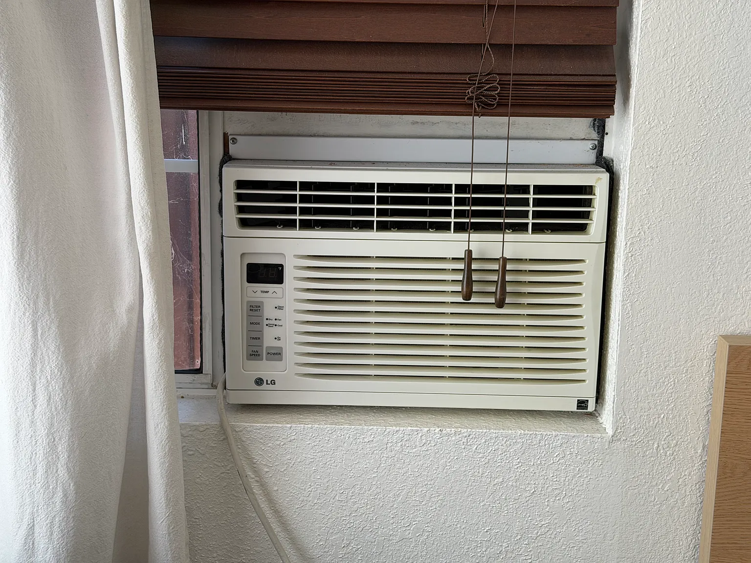4 bed, 2410 sqft, $1,200 — Photo 3