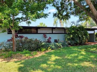 1942 Hampton Dr N, Saint Petersburg, FL 33710
