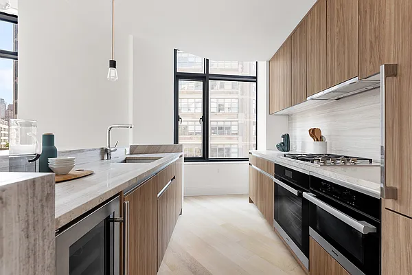 Sold by SERHANT. | media 11