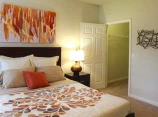 713 Liverpool Cir APT 103, Chester, VA 23836