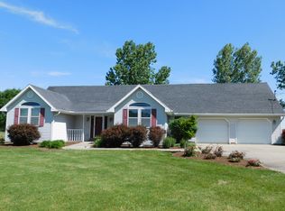 5482 N Pembrook Cir, Olney, IL 62450