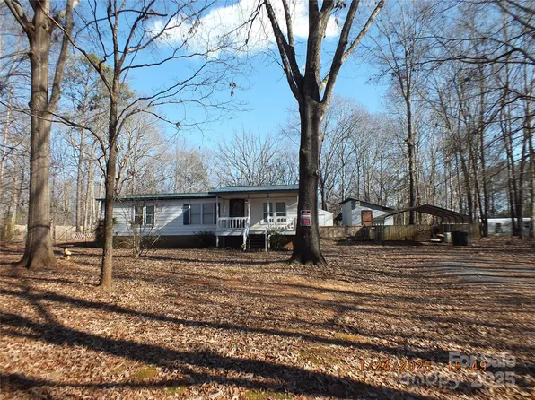401 Gills Creek Dr, Lancaster, SC 29720