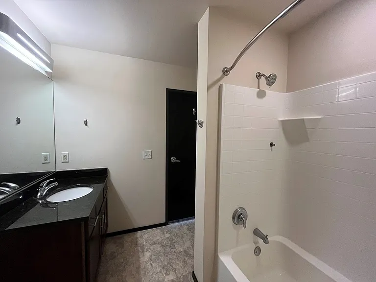 Galaxie High Rise Apartments — Photo 108